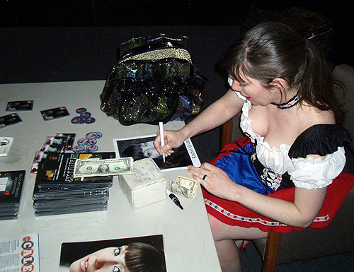 Rachel_signing_autographs
